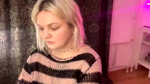 Snapshot of 80s_brat chatting on January 10, 2025, 5:05 am Ivy online show from January 10, 2025, 5:05 am