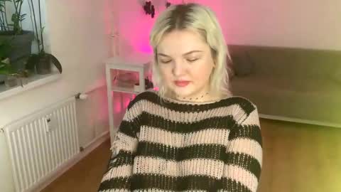Snapshot of 80s_brat chatting on January 15, 2025, 6:43 am Ivy online show from January 15, 2025, 6:43 am
