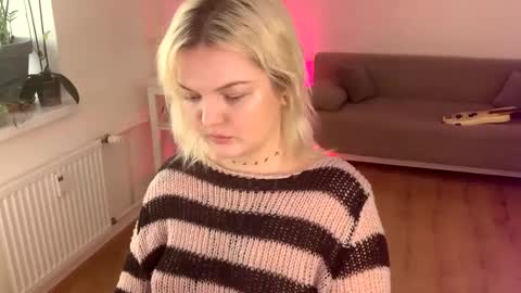 Snapshot of 80s_brat chatting on January 15, 2025, 9:45 am Ivy online show from January 15, 2025, 9:45 am