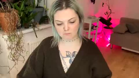 Snapshot of 80s_brat chatting on February 13, 2025, 4:07 pm Ivy online show from February 13, 2025, 4:07 pm