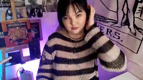 Snapshot of 80s_brat chatting on October 4, 2025, 2:09 am Ivy online show from October 4, 2025, 2:09 am
