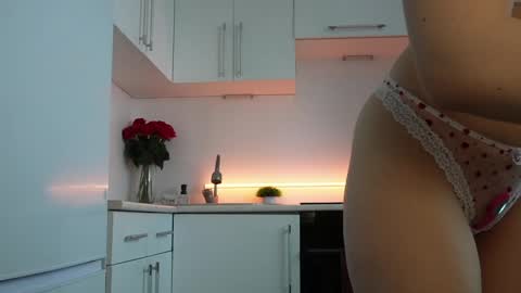 Monicano face online show from April 17, 2026, 4:04 am