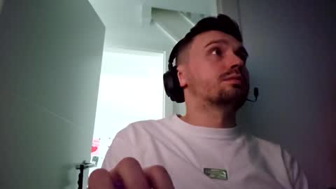 8inchdude93 online show from November 4, 2025, 11:20 am