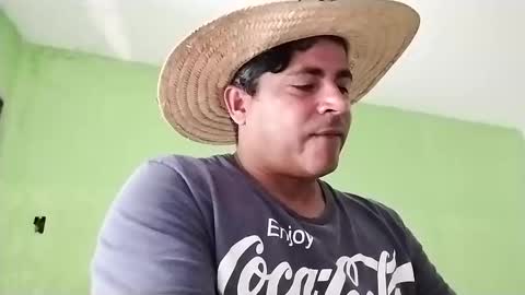 Snapshot of 9vinhocamshow chatting on January 5, 2025, 11:37 am 9vinhocamshow online show from January 5, 2025, 11:37 am