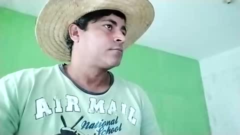 Snapshot of 9vinhocamshow chatting on January 17, 2025, 11:17 am 9vinhocamshow online show from January 17, 2025, 11:17 am