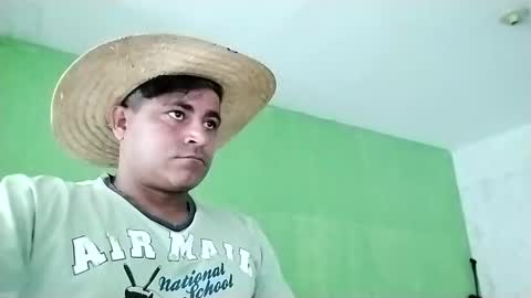 Snapshot of 9vinhocamshow chatting on February 1, 2025, 11:21 am 9vinhocamshow online show from February 1, 2025, 11:21 am