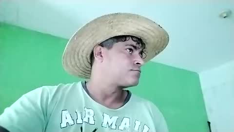 Snapshot of 9vinhocamshow chatting on February 7, 2025, 11:34 am 9vinhocamshow online show from February 7, 2025, 11:34 am