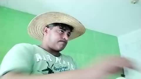 Snapshot of 9vinhocamshow chatting on February 8, 2025, 12:17 pm 9vinhocamshow online show from February 8, 2025, 12:17 pm