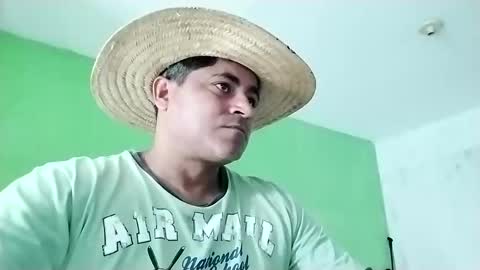 Snapshot of 9vinhocamshow chatting on February 12, 2025, 12:12 pm 9vinhocamshow online show from February 12, 2025, 12:12 pm