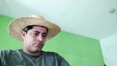 Snapshot of 9vinhocamshow chatting on February 21, 2025, 11:33 am 9vinhocamshow online show from February 21, 2025, 11:33 am