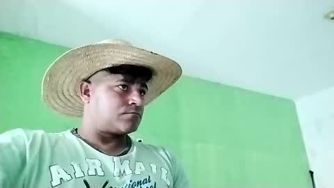 Snapshot of 9vinhocamshow chatting on February 22, 2025, 4:40 pm 9vinhocamshow online show from February 22, 2025, 4:40 pm