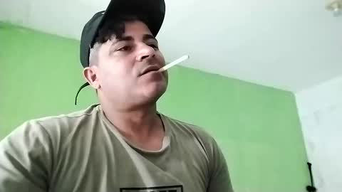 Snapshot of 9vinhocamshow chatting on March 3, 2025, 11:33 am 9vinhocamshow online show from March 3, 2025, 11:33 am