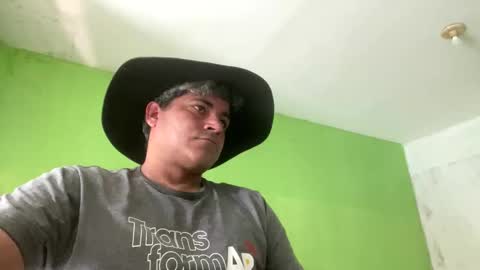 Snapshot of 9vinhocamshow chatting on October 26, 2025, 10:32 am 9vinhocamshow online show from October 26, 2025, 10:32 am