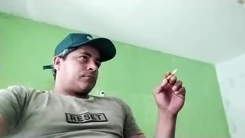 Snapshot of 9vinhocamshow chatting on November 1, 2025, 10:17 am 9vinhocamshow online show from November 1, 2025, 10:17 am