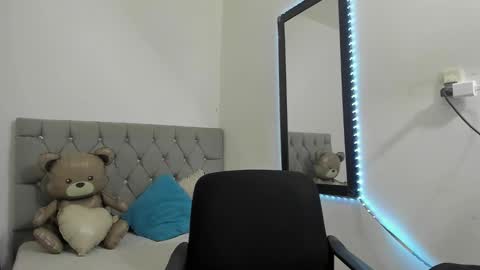 Snapshot of _1dereck chatting on February 18, 2026, 12:23 pm DERECK online show from February 18, 2026, 12:23 pm