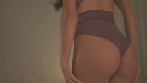 Snapshot of _2strangers chatting on October 14, 2025, 3:40 am Olivia dark hair Zoe light hair online show from October 14, 2025, 3:40 am