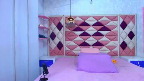  abby rouss online show from September 12, 2025, 3:06 am