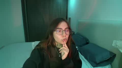 Snapshot of _abbyyyy_ chatting on February 4, 2025, 12:08 am abby 3 online show from February 4, 2025, 12:08 am