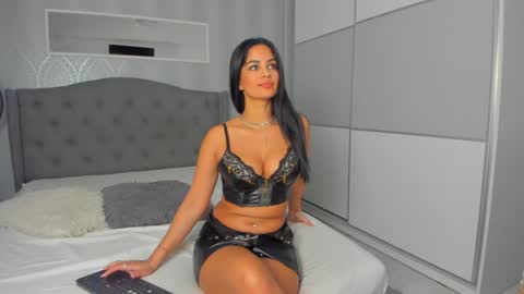 Adelle online show from December 4, 2024, 1:42 pm