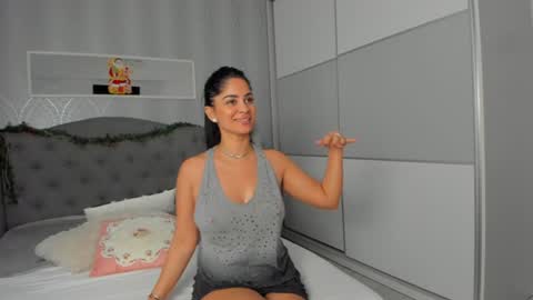 Adelle online show from January 5, 2025, 12:42 pm