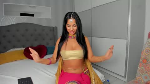 Adelle online show from November 15, 2025, 12:56 pm