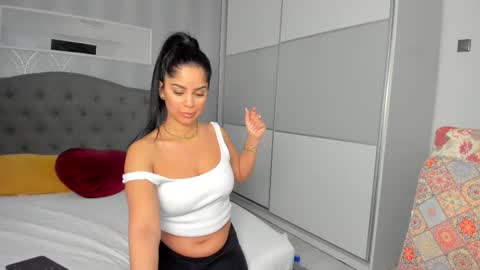 Adelle online show from March 19, 2026, 1:04 pm