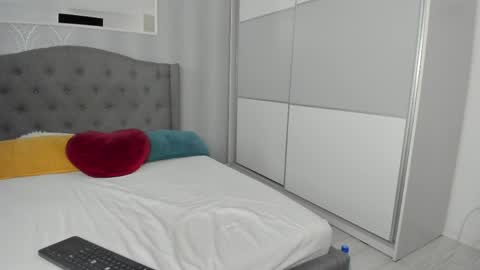 Adelle online show from April 3, 2026, 11:41 am