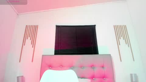 _aithanaa_ online show from May 18, 2026, 6:47 pm