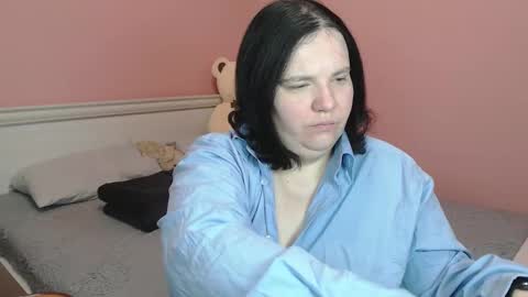 _alexandra_ray_ online show from November 19, 2025, 5:40 am