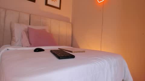 Snapshot of _alison_c chatting on October 14, 2025, 11:33 am Hii I m Alison online show from October 14, 2025, 11:33 am