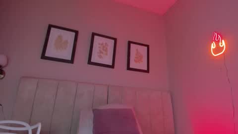 Snapshot of _alison_c chatting on November 11, 2025, 11:32 am Hii I m Alison online show from November 11, 2025, 11:32 am