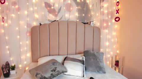 Allondra  online show from February 25, 2025, 3:49 pm