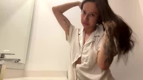 _alyson online show from June 4, 2026, 2:28 am