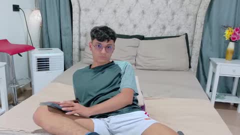 Andres online show from December 12, 2024, 7:37 pm