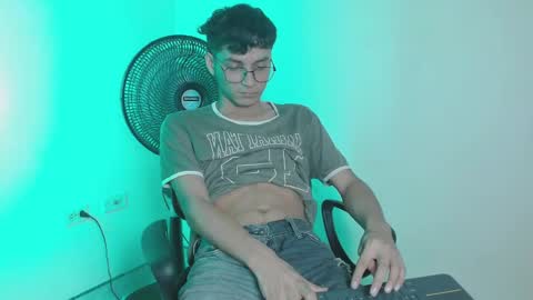 Snapshot of _andrew_willyams chatting on November 13, 2025, 10:41 pm Andres online show from November 13, 2025, 10:41 pm