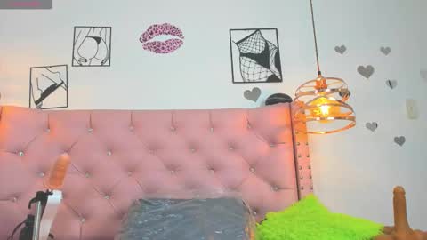 _antonella_11 online show from November 3, 2025, 8:54 pm