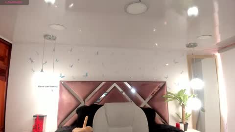 antonnela online show from October 15, 2025, 4:18 pm