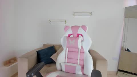    online show from October 9, 2025, 12:14 pm