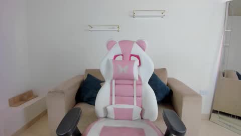    online show from November 12, 2025, 12:27 pm