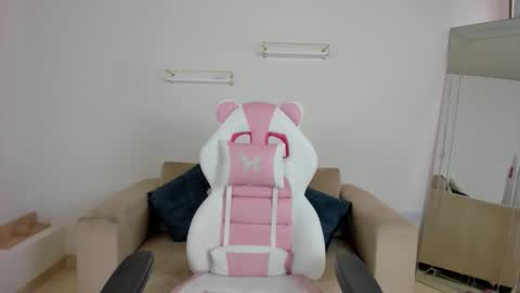    online show from November 24, 2025, 12:27 pm