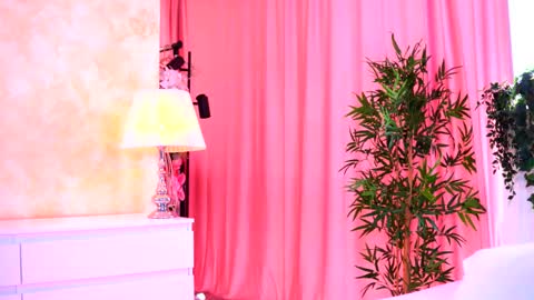 Snapshot of _arielle chatting on October 14, 2025, 8:37 am Arielle online show from October 14, 2025, 8:37 am