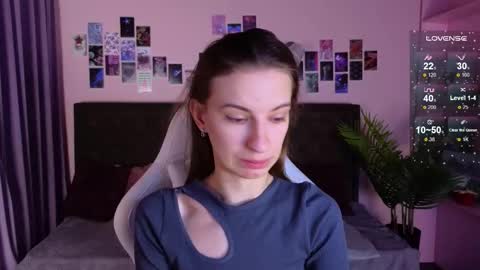 _ash_leyy_ online show from September 14, 2025, 1:27 am