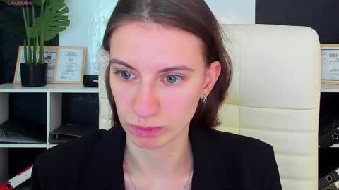 _ash_leyy_ online show from September 29, 2025, 1:22 am