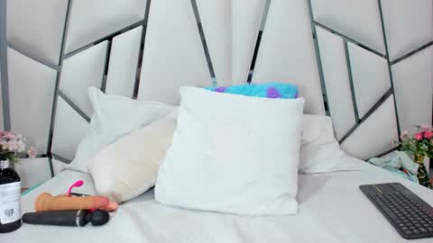 Aura online show from September 30, 2025, 3:11 am