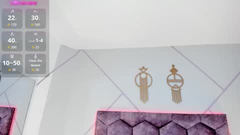 _aurora_collins_ online show from October 17, 2025, 12:52 pm