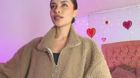 Snapshot of _aurora_moon chatting on February 5, 2025, 8:57 pm Aurora online show from February 5, 2025, 8:57 pm