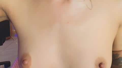 Snapshot of _aurora_moon chatting on February 21, 2025, 10:59 pm Aurora online show from February 21, 2025, 10:59 pm