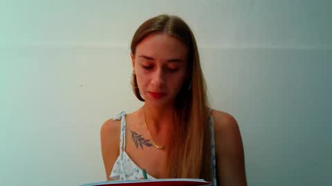 Snapshot of _aurora_sweet chatting on September 14, 2025, 12:26 pm _aurora_sweet online show from September 14, 2025, 12:26 pm