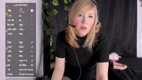 Snapshot of _avril_moore_ chatting on February 25, 2025, 3:42 am _avril_moore_ online show from February 25, 2025, 3:42 am