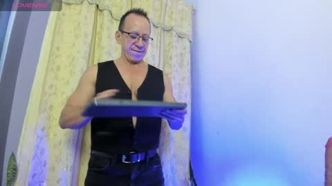 Axel online show from May 20, 2026, 11:49 am
